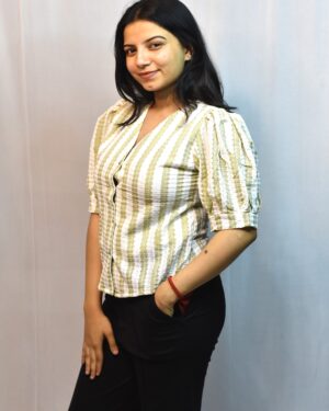 vertical stripe puff sleeve blouse