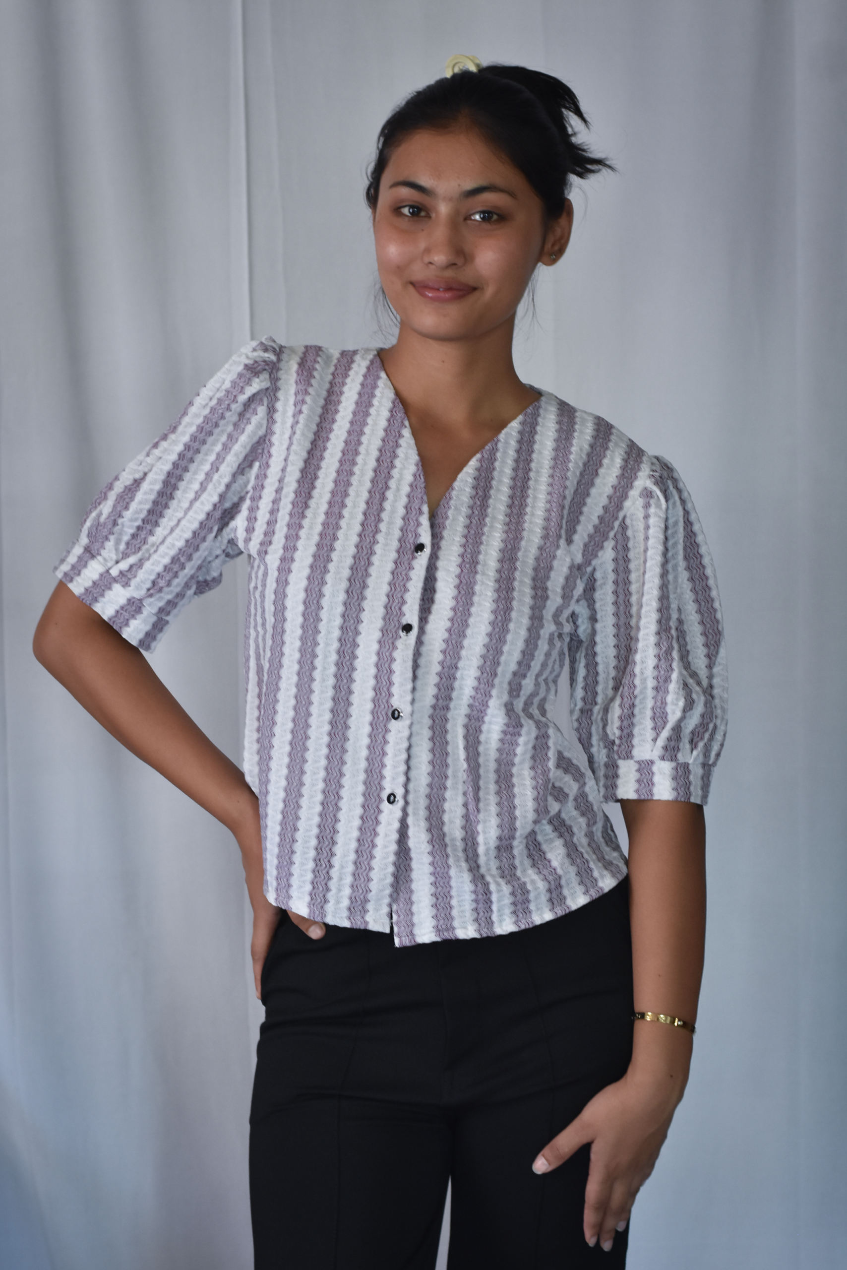 vertical stripe puff sleeve blouse