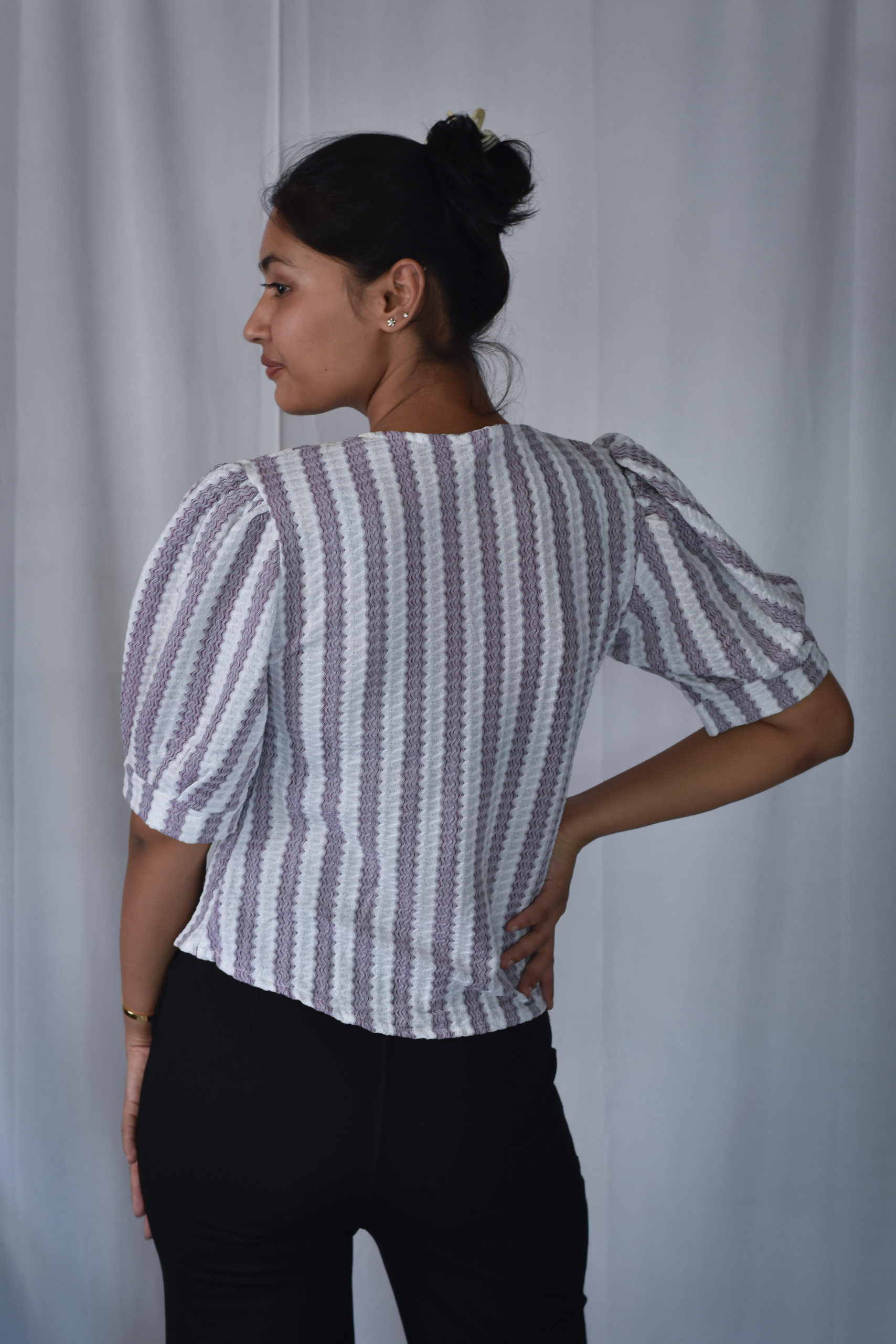 vertical stripe puff sleeve blouse